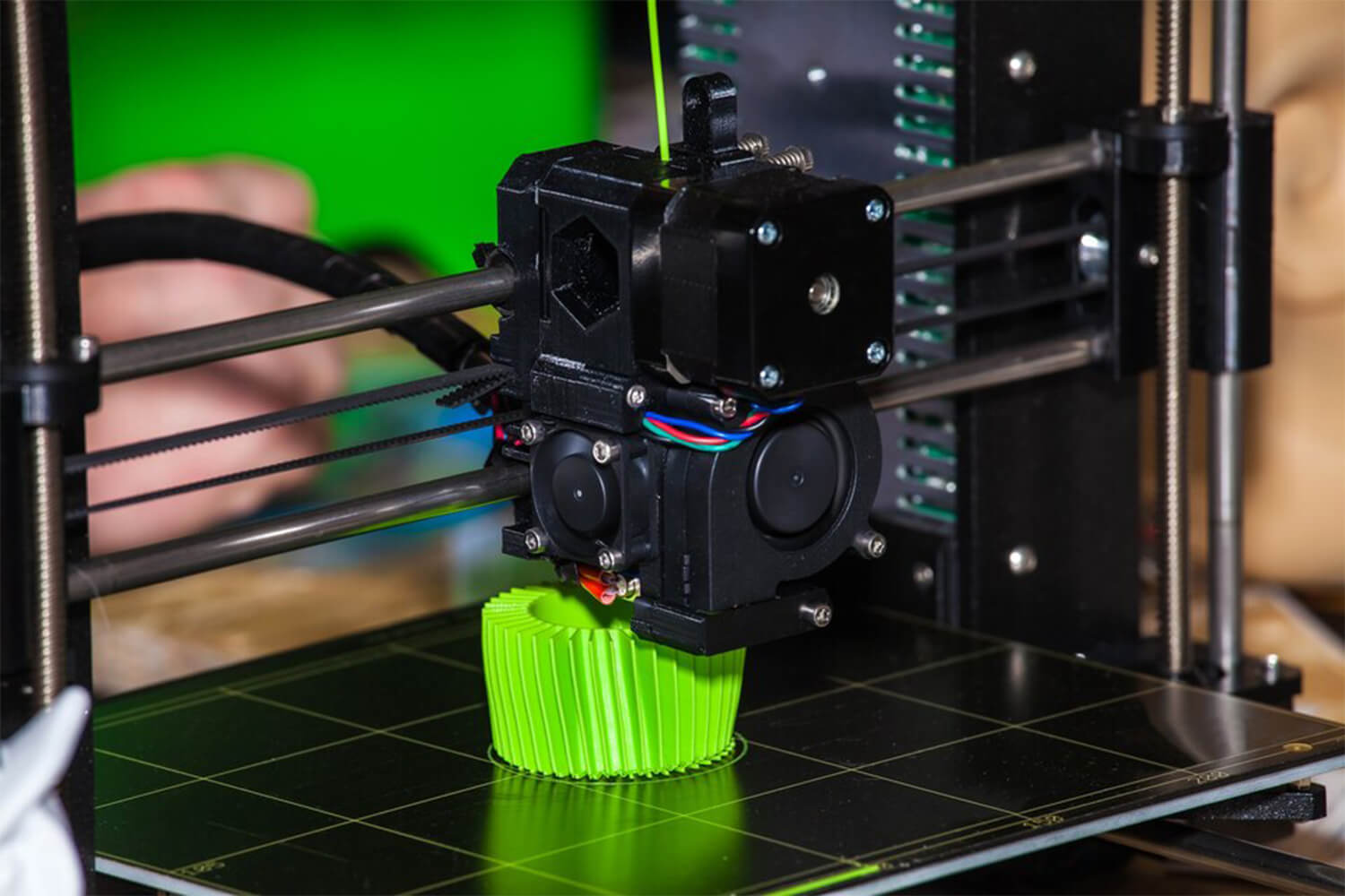 Printer 3D Sedang Mencetak Objek Tiga Dimensi Dalam Model Bisnis Digital Printing.
