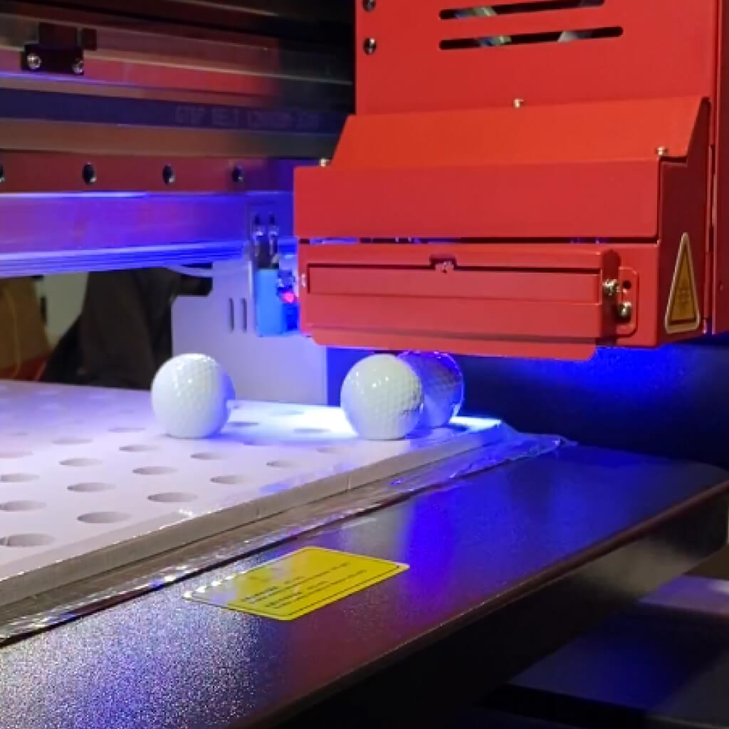 Printer Uv Flatbed Qira Veno Mendemonstrasikan Teknologi Pencetakan Yang Canggih