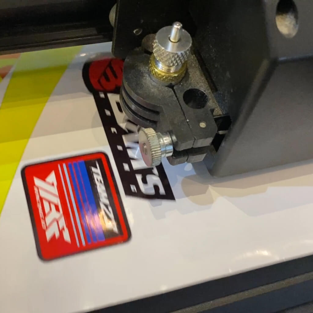 Proses Kerja Mesin Cutting Sticker Dengan Software Desain