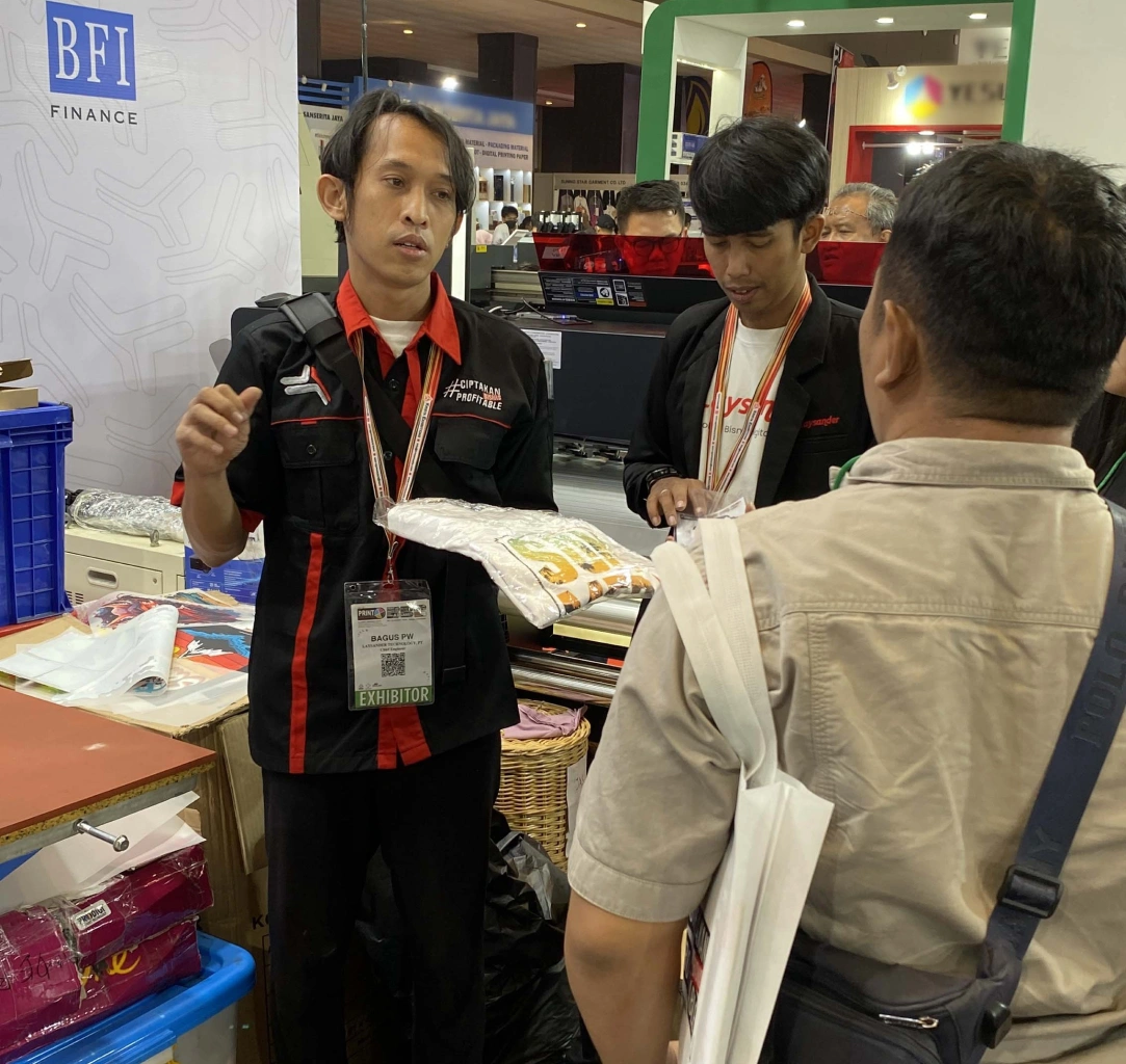 Booth Laysander Penuh Dengan Pengunjung Yang Antusias Di Pameran Allprint 2024.