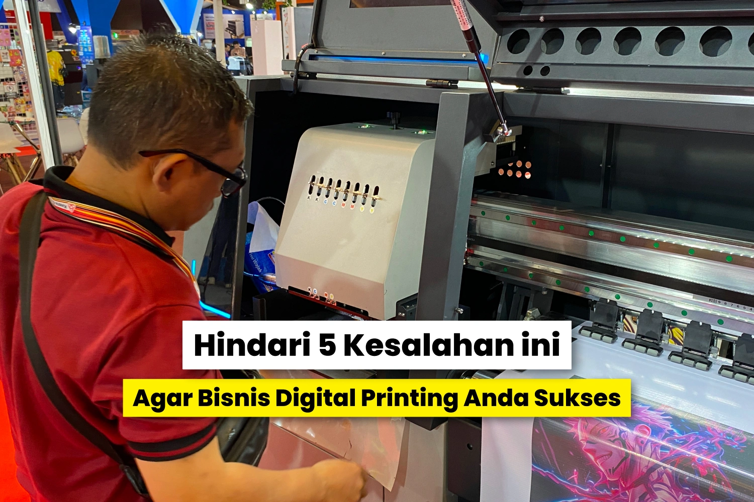 Kelompok Orang Sedang Berjualan Produk Digital Printingnya.