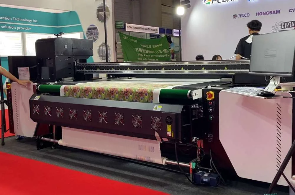 Mesin Digital Printing Tekstil Berukuran Besar Mencetak Kain Bermotif Di Indo Intertex 2026