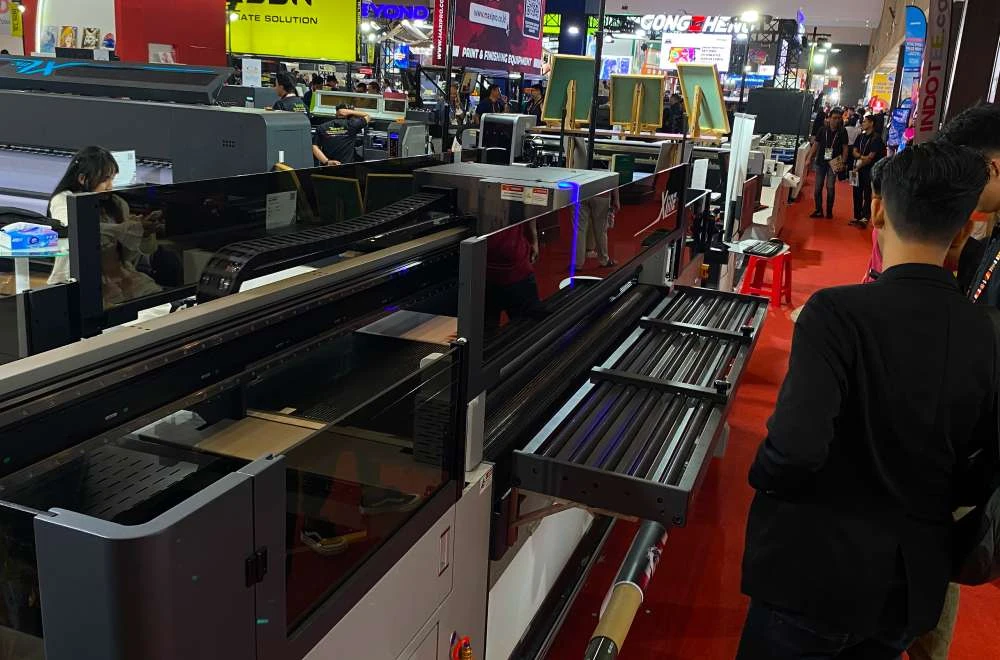 Deretan Mesin Printing Terbaru Laysander Yang Diperkenalkan Di Pameran All Print Indonesia 2026.